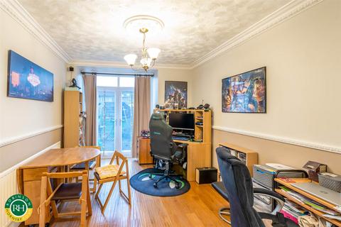 60 Harrowden Road, Wheatley, Doncaster, DN2 4EL