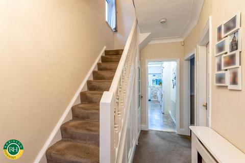 60 Harrowden Road, Wheatley, Doncaster, DN2 4EL
