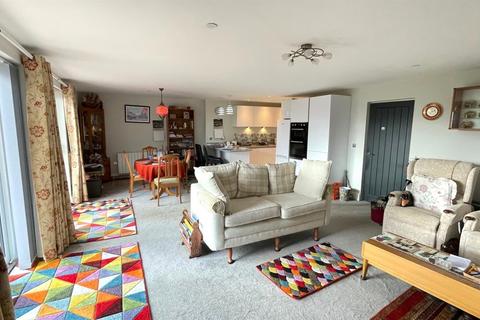 2 bedroom apartment for sale, West Parade, West Shore, Llandudno