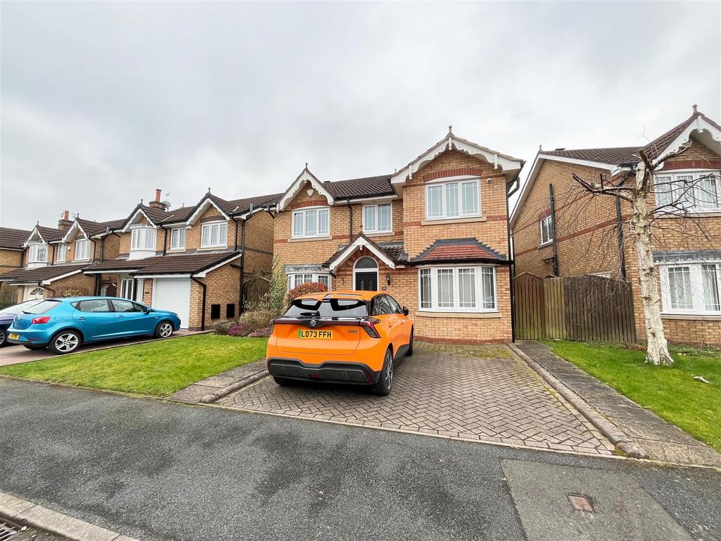 Sandhurst Drive, Wilmslow 4 bed detached house £2,400 pcm (£554 pw)