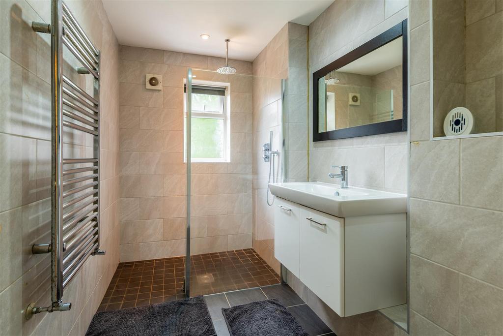 SHOWER ROOM-1.jpg