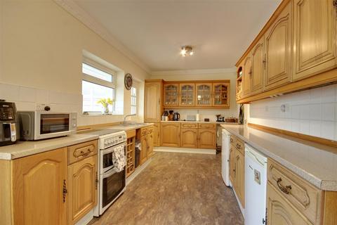 2 bedroom detached bungalow for sale - Main Street, Skidby