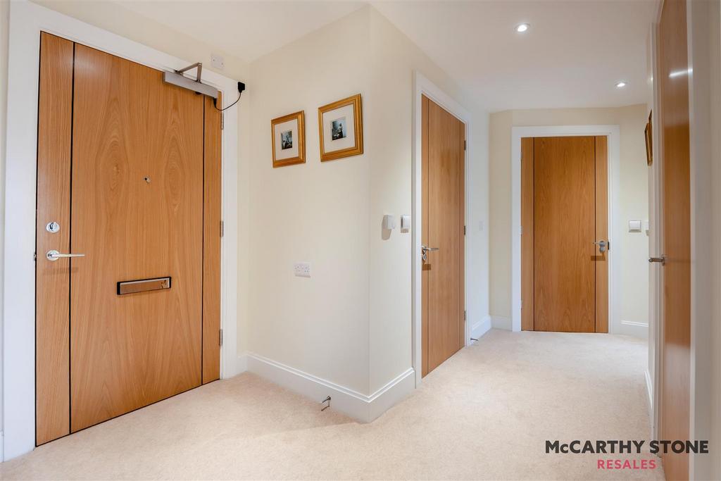 8584942-interior06.jpg
