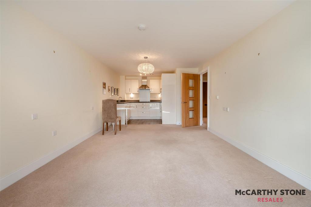 8584942-interior18.jpg