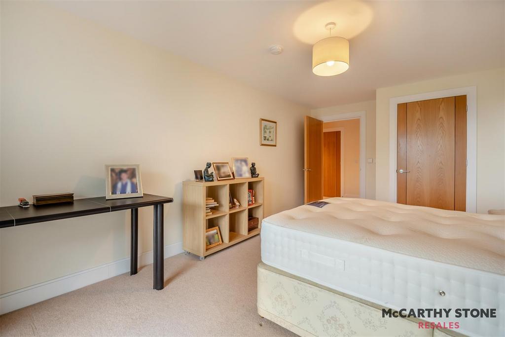 8584942-interior10.jpg