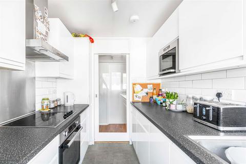2 bedroom flat for sale, Arundel Terrace, Barnes, London, SW13
