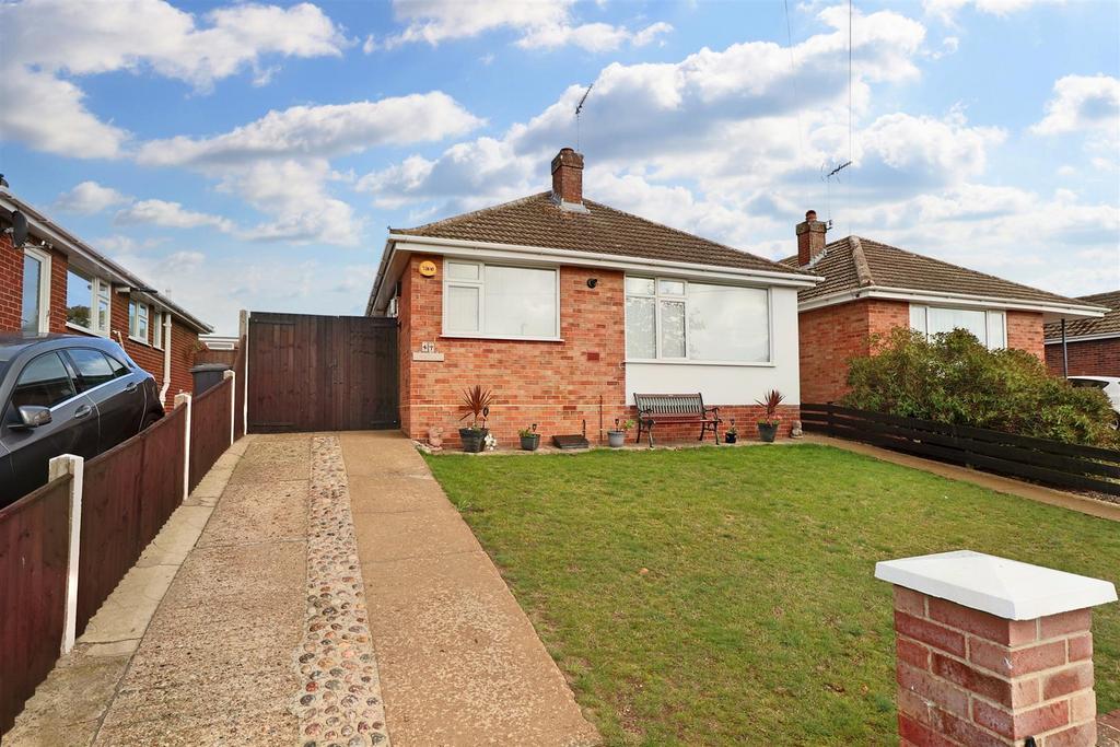 Orford Drive, Oulton Broad 2 bed detached bungalow for sale £249,000