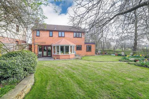5 bedroom detached house for sale - Swallow Close, Northampton NN4