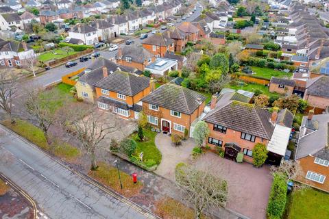 3 bedroom detached house for sale, Holdenhurst Avenue, Bournemouth BH7