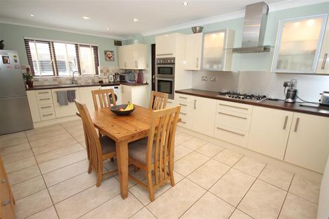 24 Melingriffith Drive, Cardiff, CF14 2TS