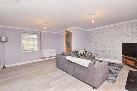 3 bedroom end of terrace house for sale, Saxby Close, Eastbourne