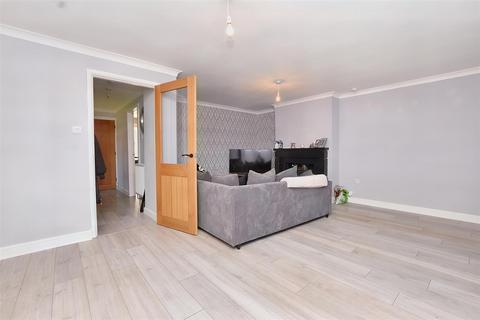 3 bedroom end of terrace house for sale, Saxby Close, Eastbourne