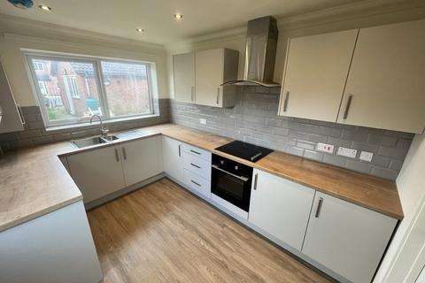 3 bedroom terraced house to rent - SOUTH WOOTTON
