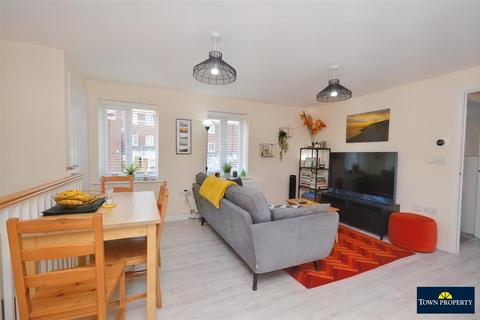 2 bedroom flat for sale, Weavers Close, Eastbourne