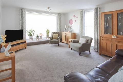 2 bedroom flat for sale, Freshwater Court, Marine Parade West, Lee-On-The-Solent