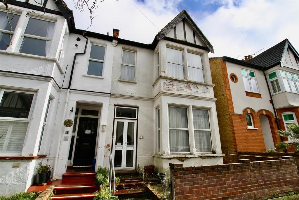Leigh Hall Road, LeighOnSea 3 bed semidetached house for sale £400,000