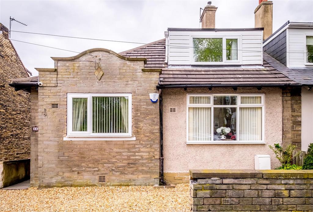 Lightcliffe Road, Brighouse 2 bed semidetached bungalow for sale £250,000