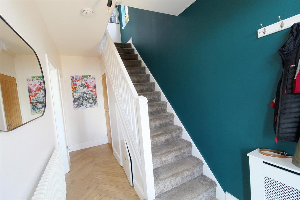 Sackup Lane, Darton, Barnsley S75 5BA 4 bed semidetached house for