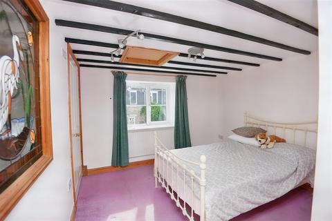 2 bedroom cottage for sale, Wyke Road, Gillingham