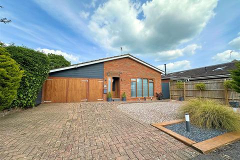 3 bedroom detached bungalow for sale, Manor Farm Close, Weston Turville HP22