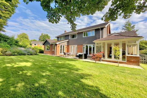 4 bedroom detached house for sale, Garden Close, Halton HP22