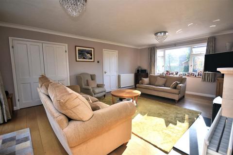 4 bedroom detached house for sale, Garden Close, Halton HP22