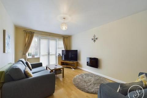 2 bedroom flat for sale, Fulneck Court, Pudsey