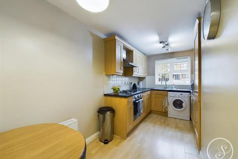 2 bedroom flat for sale, Fulneck Court, Pudsey