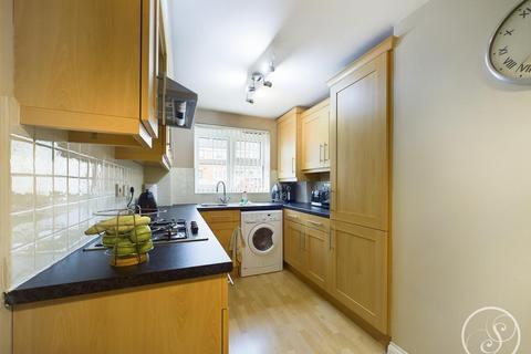 2 bedroom flat for sale, Fulneck Court, Pudsey