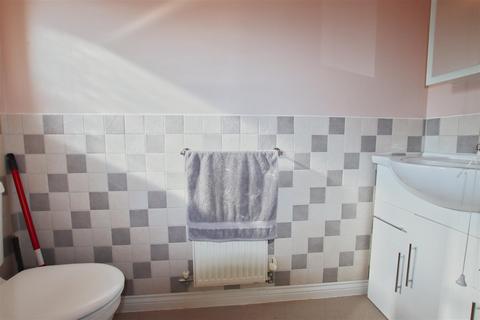 14 Shelley Close, Borehamwood, WD6 2AU