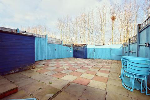 14 Shelley Close, Borehamwood, WD6 2AU