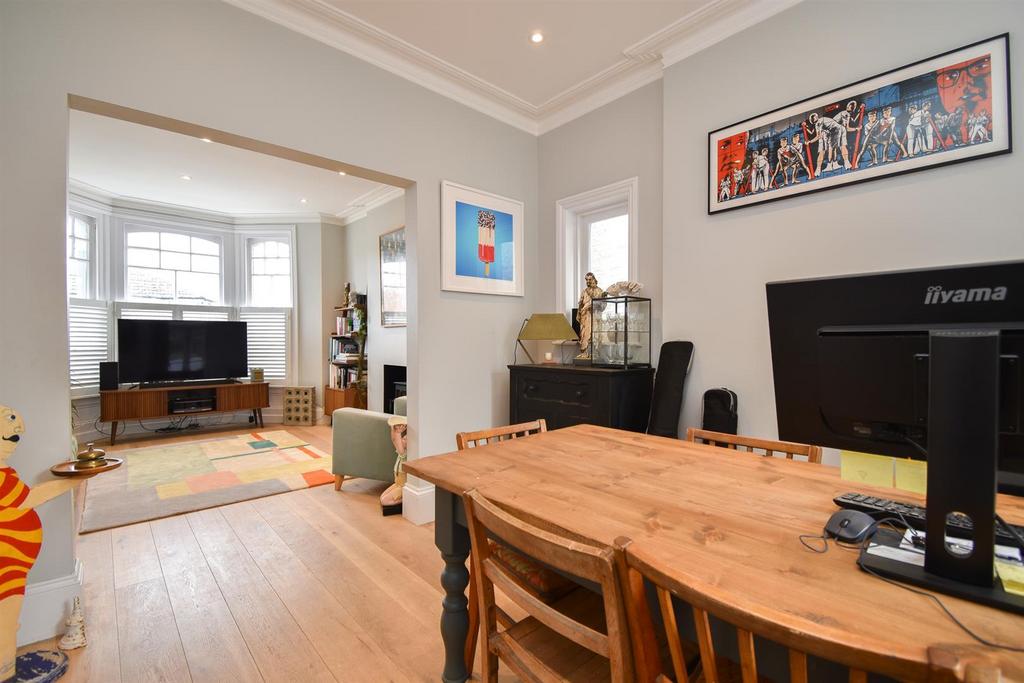 Living room/dining room