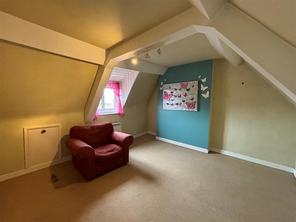 21 The Causeway, Chippenham SN15 2 bed apartment for sale £130,000