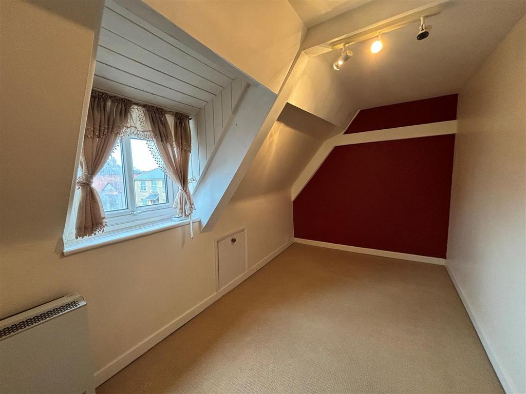 21 The Causeway, Chippenham SN15 2 bed apartment for sale £130,000