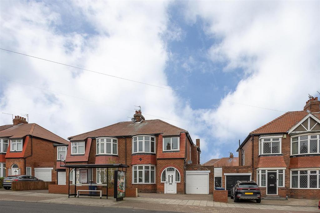 Kenton Lane, Kenton, Newcastle upon Tyne 3 bed semidetached house for