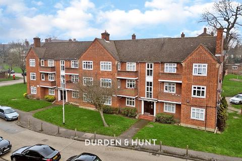 2 bedroom apartment for sale - Rivenhall Gardens, South Woodford, E18
