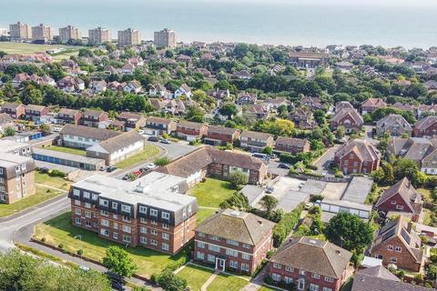 2 bedroom flat for sale - Collington Avenue, Bexhill-On-Sea