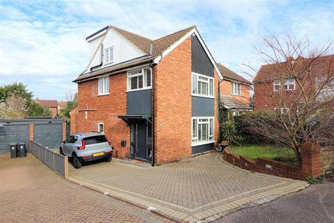 4 bedroom semi-detached house for sale, Severns Field, Epping