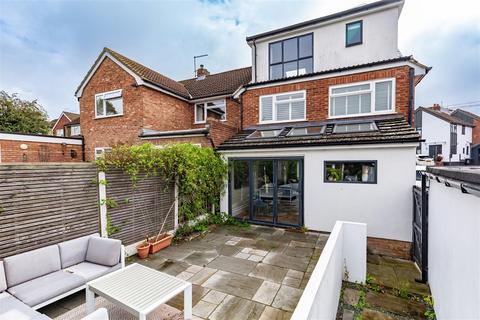 4 bedroom semi-detached house for sale, Severns Field, Epping