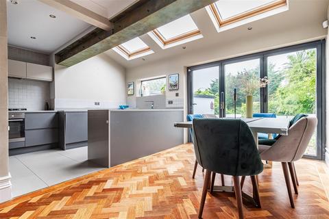 6 Severns Field, Epping, CM16 5AP