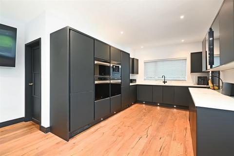 5 bedroom detached house for sale, Ochiltree Road, Hastings