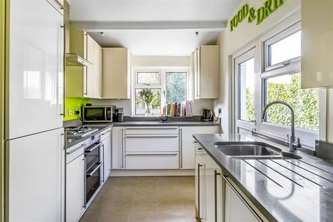 24 Mount Road, New Malden, KT3 3JU
