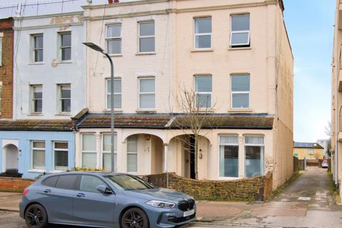 1a Camper Road, Southend-on-sea, SS1 2YR