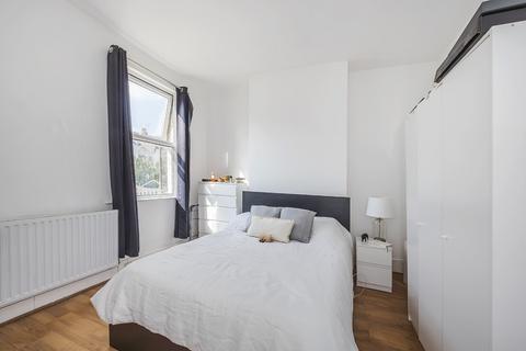 3 bedroom semi-detached house for sale - Idmiston Road, London, E15