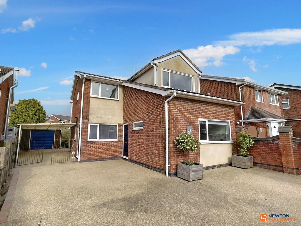 Romans Crescent, Coalville, LE67 4 bed detached house £300,000