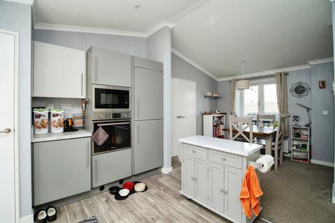 2 bedroom park home for sale, Weymouth, Dorset, DT3