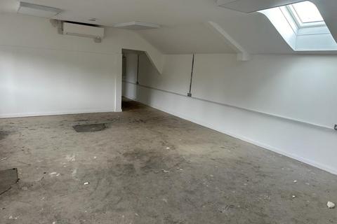 Storage to rent, Chertsey Lane, Staines-upon-Thames TW18