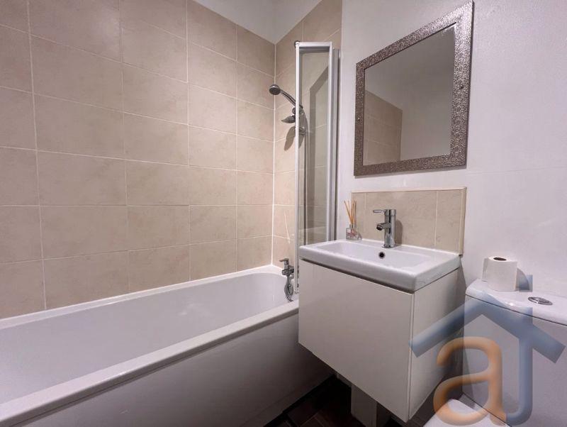 Bathroom - photo 3