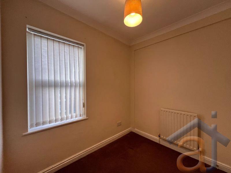 Bedroom 2 - Photo 2