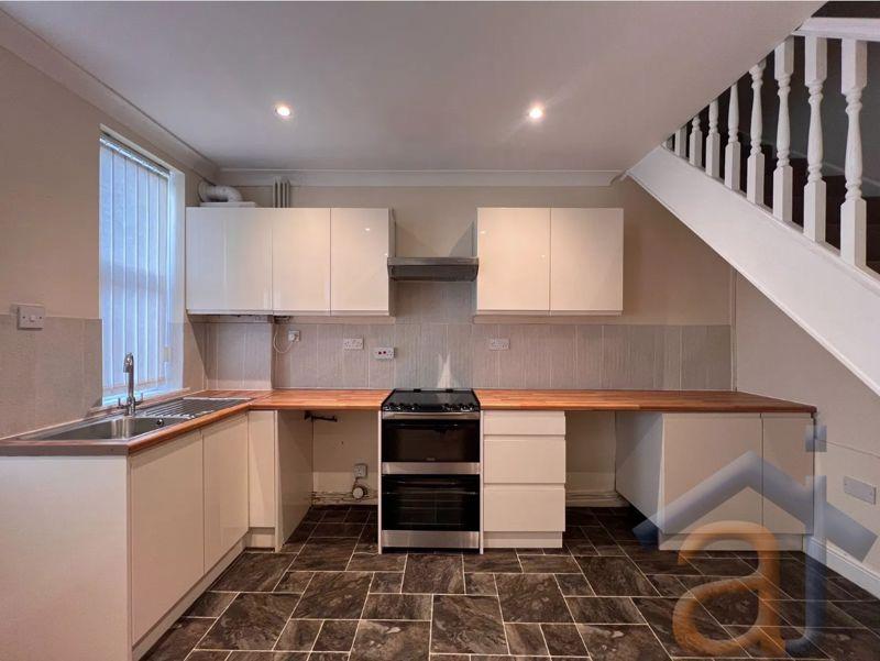 Kitchen Photo 1